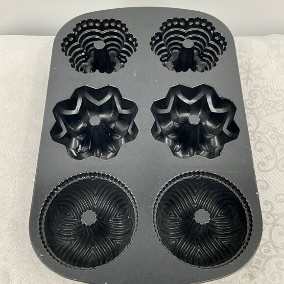 Nordic Ware 6-Cup Non-Stick Mini Bundt Cake Pan - Picture 1 of 7